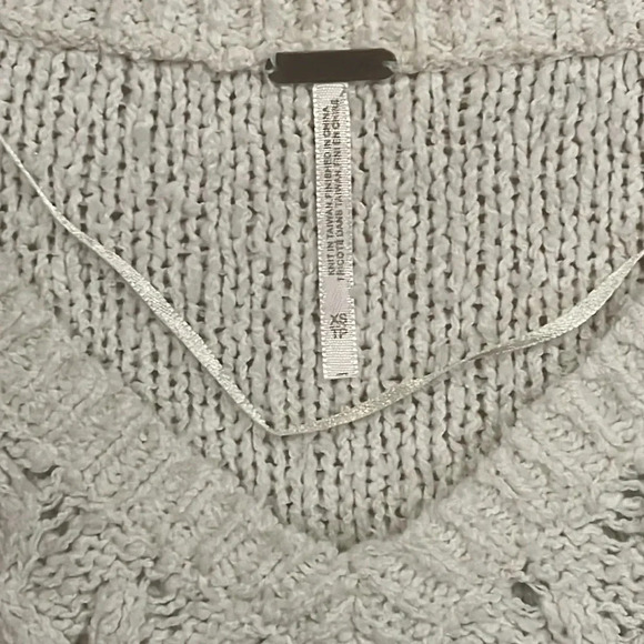 Free People Cross My Heart Raw Hem V Neck Sweater Off White Boho Women’s XS - Picture 2 of 4